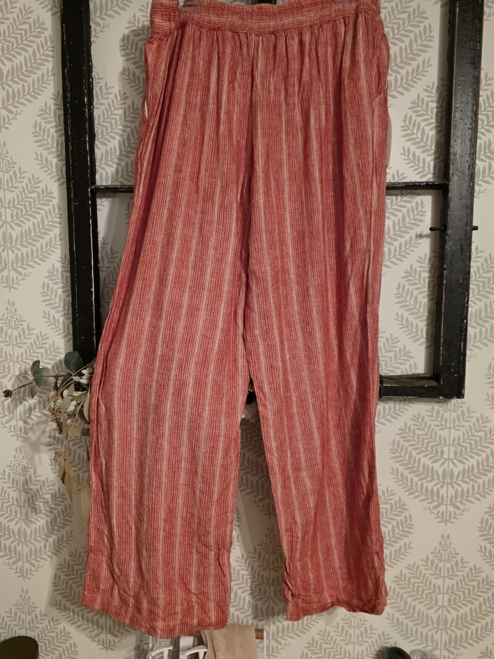 Relaxed Wide-Leg Pants in Dusty Rust Stripe